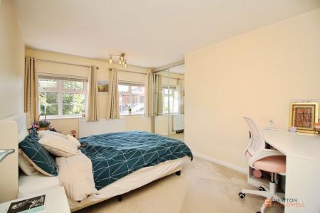 5 bedroom Detached house for sale in Thurlow Close, Oadby, LE2