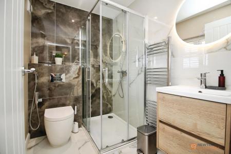 5 bedroom Detached house for sale in Thurlow Close, Oadby, LE2