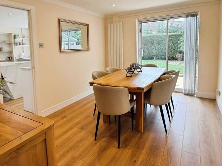 5 bedroom Detached house for sale in Thurlow Close, Oadby, LE2