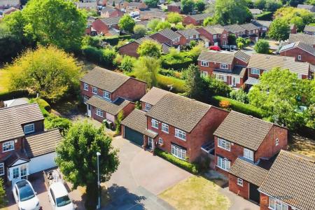 5 bedroom Detached house for sale in Thurlow Close, Oadby, LE2