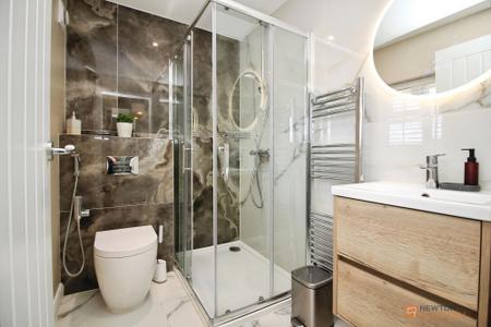 5 bedroom Detached house for sale in Thurlow Close, Oadby, LE2