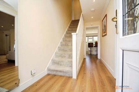 5 bedroom Detached house for sale in Thurlow Close, Oadby, LE2