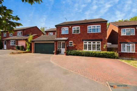 5 bedroom Detached house for sale in Thurlow Close, Oadby, LE2