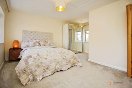 5 bedroom Detached house for sale in Thurlow Close, Oadby, LE2
