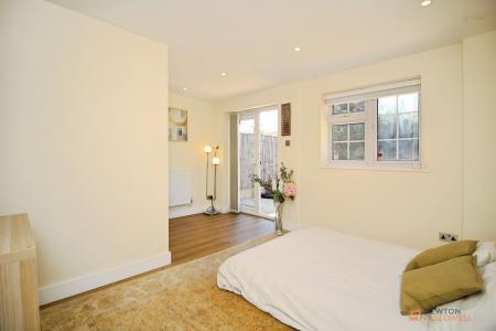 5 bedroom Detached house for sale in Thurlow Close, Oadby, LE2