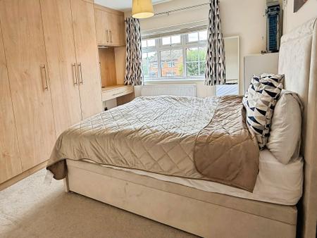 5 bedroom Detached house for sale in Thurlow Close, Oadby, LE2