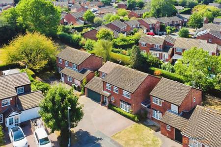5 bedroom Detached house for sale in Thurlow Close, Oadby, LE2