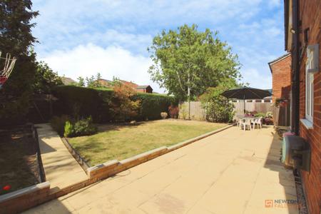 5 bedroom Detached house for sale in Thurlow Close, Oadby, LE2