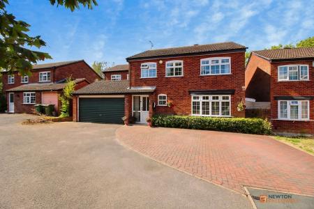 5 bedroom Detached house for sale in Thurlow Close, Oadby, LE2