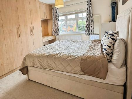 5 bedroom Detached house for sale in Thurlow Close, Oadby, LE2
