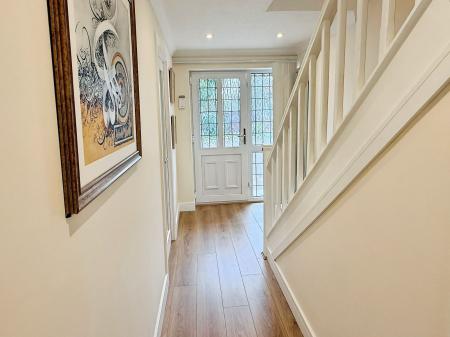 5 bedroom Detached house for sale in Thurlow Close, Oadby, LE2
