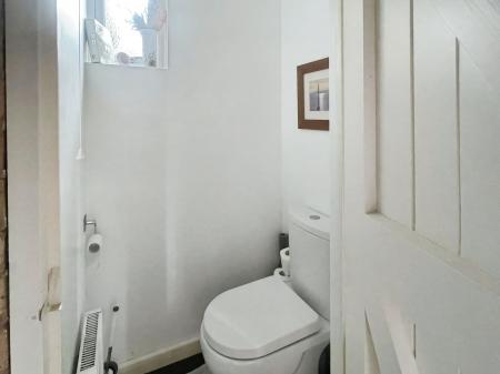 3 bedroom Detached house for sale in Kent Drive, Oadby, LE2