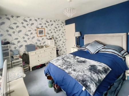 3 bedroom Detached house for sale in Kent Drive, Oadby, LE2