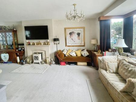 3 bedroom Detached house for sale in Kent Drive, Oadby, LE2