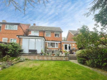 3 bedroom Detached house for sale in Kent Drive, Oadby, LE2
