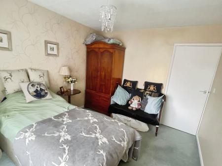 3 bedroom Detached house for sale in Kent Drive, Oadby, LE2