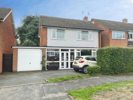 3 bedroom Detached house for sale in Kent Drive, Oadby, LE2