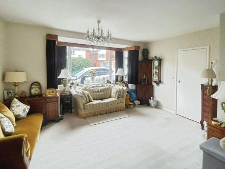 3 bedroom Detached house for sale in Kent Drive, Oadby, LE2