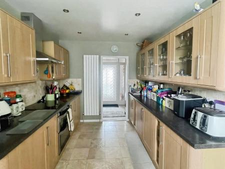 3 bedroom Detached house for sale in Kent Drive, Oadby, LE2