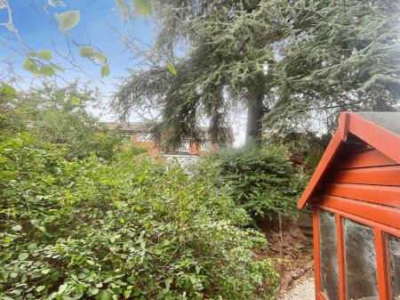 3 bedroom Detached house for sale in Kent Drive, Oadby, LE2