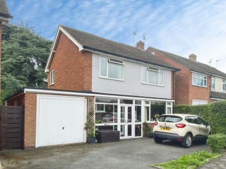 3 bedroom Detached house for sale in Kent Drive, Oadby, LE2