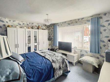 3 bedroom Detached house for sale in Kent Drive, Oadby, LE2