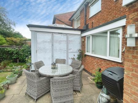 3 bedroom Detached house for sale in Kent Drive, Oadby, LE2