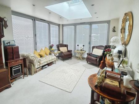 3 bedroom Detached house for sale in Kent Drive, Oadby, LE2