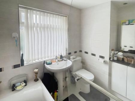 3 bedroom Detached house for sale in Kent Drive, Oadby, LE2