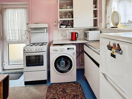 2 bedroom Semi-detached house for sale in Brindley Rise, Leicester, LE5