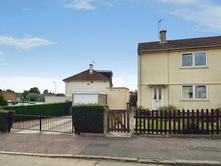 2 bedroom Semi-detached house for sale in Brindley Rise, Leicester, LE5