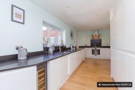 5 bedroom Detached house to let in Holyoake Street, Enderby, LE19