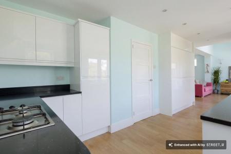 5 bedroom Detached house to let in Holyoake Street, Enderby, LE19