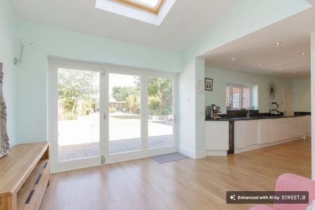 5 bedroom Detached house to let in Holyoake Street, Enderby, LE19