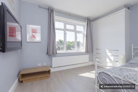 5 bedroom Detached house to let in Holyoake Street, Enderby, LE19