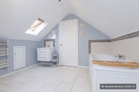 5 bedroom Detached house to let in Holyoake Street, Enderby, LE19
