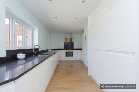 5 bedroom Detached house to let in Holyoake Street, Enderby, LE19