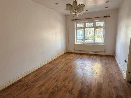 5 bedroom Detached house for sale in Coombe Rise, Oadby, LE2