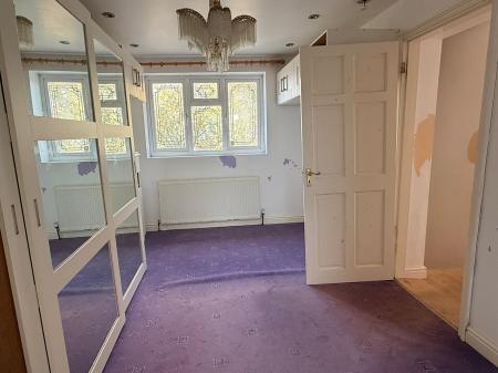 5 bedroom Detached house for sale in Coombe Rise, Oadby, LE2