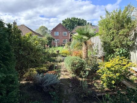 3 bedroom Detached house for sale in Spencefield Drive, Leicester, LE5