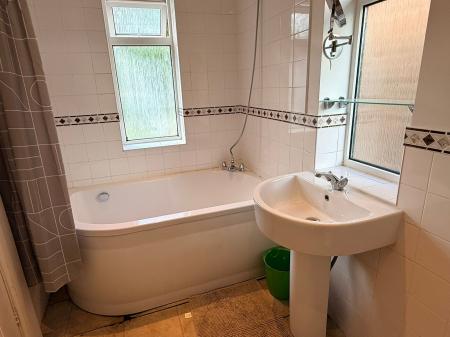3 bedroom Detached house for sale in Spencefield Drive, Leicester, LE5