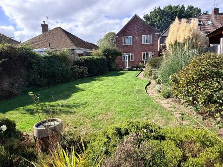 3 bedroom Detached house for sale in Spencefield Drive, Leicester, LE5