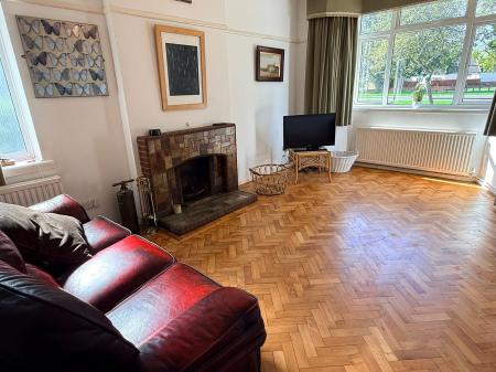 3 bedroom Detached house for sale in Spencefield Drive, Leicester, LE5