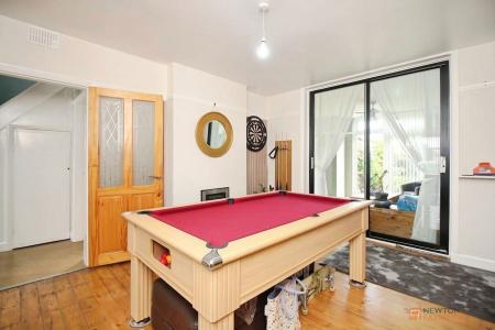 3 bedroom Semi-detached house for sale in Stonesby Avenue, Leicester, LE2