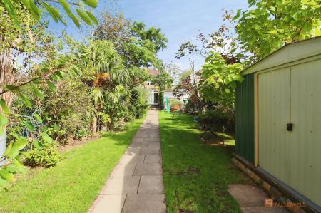 3 bedroom Semi-detached house for sale in Stonesby Avenue, Leicester, LE2