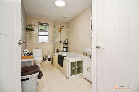 3 bedroom Semi-detached house for sale in Stonesby Avenue, Leicester, LE2