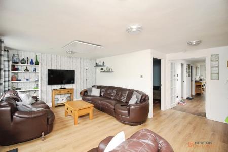3 bedroom Semi-detached house for sale in Stonesby Avenue, Leicester, LE2
