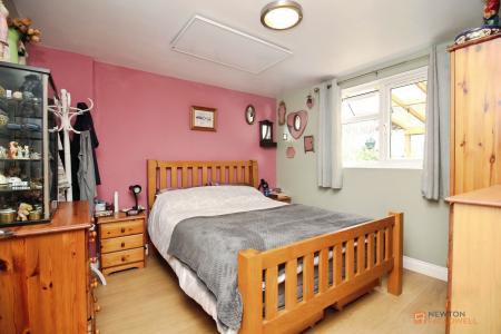 3 bedroom Semi-detached house for sale in Stonesby Avenue, Leicester, LE2