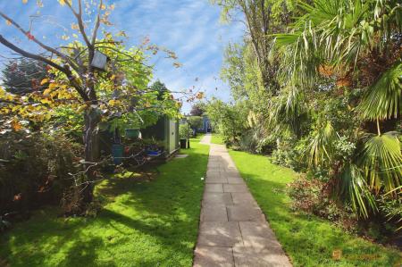 3 bedroom Semi-detached house for sale in Stonesby Avenue, Leicester, LE2