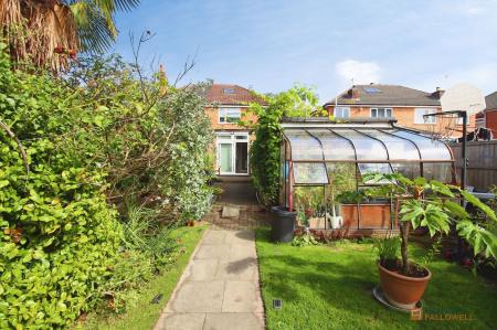 3 bedroom Semi-detached house for sale in Stonesby Avenue, Leicester, LE2